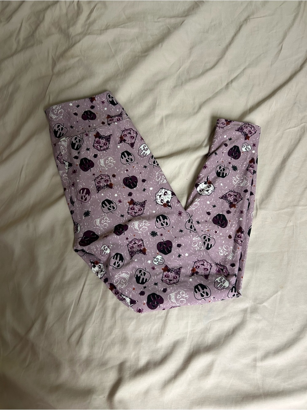 Cute Purple Spooky Halloween cat/skeleton leggings